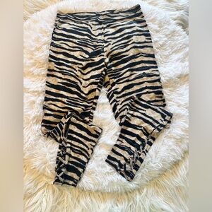 Venus leggings w/lace up detail